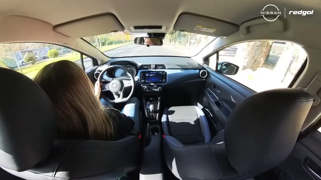 Su diseño interior también forma parte de la nueva versión de Nissan Versa 2023. Foto: RedGol.