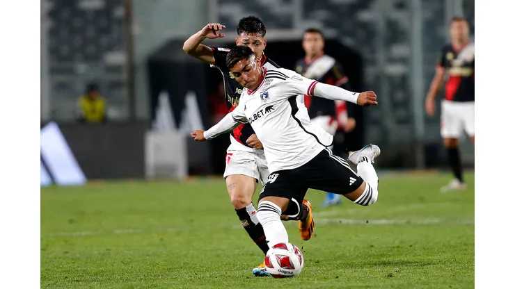Jordhy Thompson volvió a tener minutos en Colo Colo, que cayó 0-1 ante Curicó Unido.