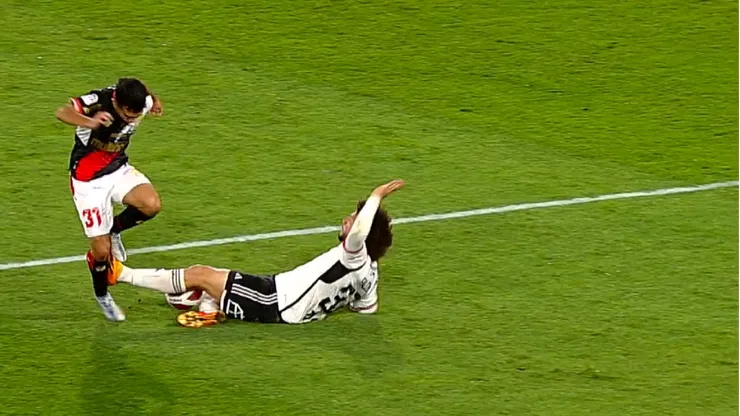 Maximiliano Falcón se fue expulsado por esta acción en el Colo Colo vs. Curicó Unido.