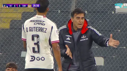 Gustavo Quinteros reprochó a Daniel Gutiérrez en el duelo de Colo Colo y Curicó Unido. Lo reemplazó en el entretiempo.