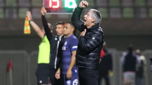 Ariel Holan ironizó con las dudas acerca de su continuidad en la UC.