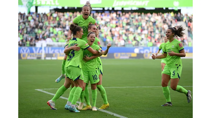El equipo de las lobas suman 17 títulos entre la Liga y la Copa de Alemania.