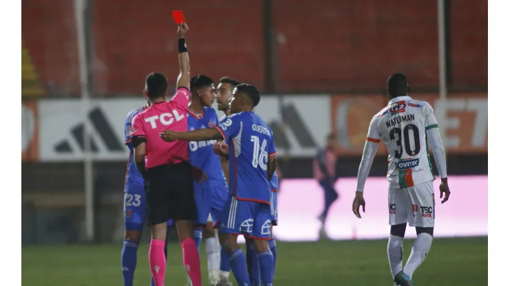 Darío Osorio fue expulsado ante Cobresal, lo mismo que el técnico Mauricio Pellegrino.