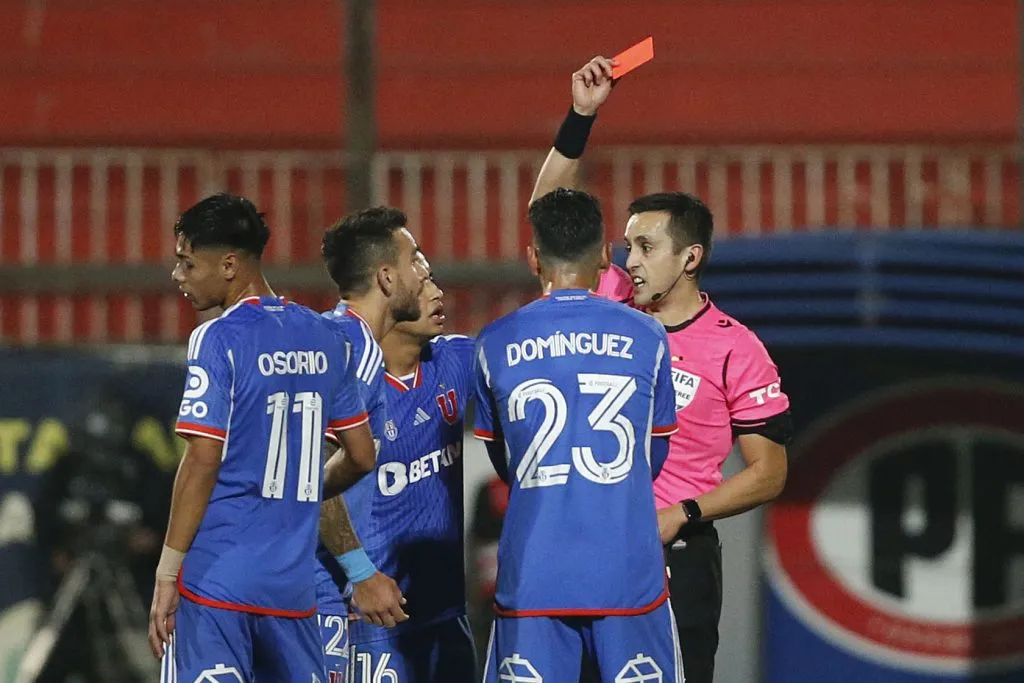 Darío Osorio se fue expulsado por doble tarjeta amarilla ante Cobresal. Foto: Dragomir Yankovic/Photosport
