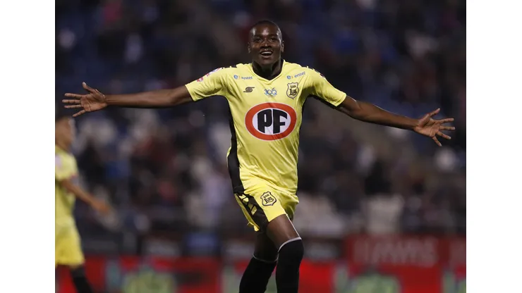 Weiner Riascos celebró así el gol que le anotó a la UC con San Luis de Quillota.