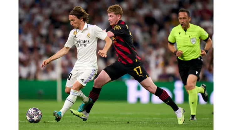 Luka Modric en acción ante Kevin de Bruyne en la semifinal de ida de la Champions League entre el Real Madrid y el Manchester City.