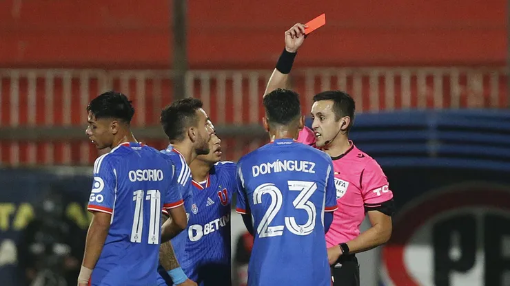 Darío Osorio dejó con un hombre menos a Universidad de Chile.