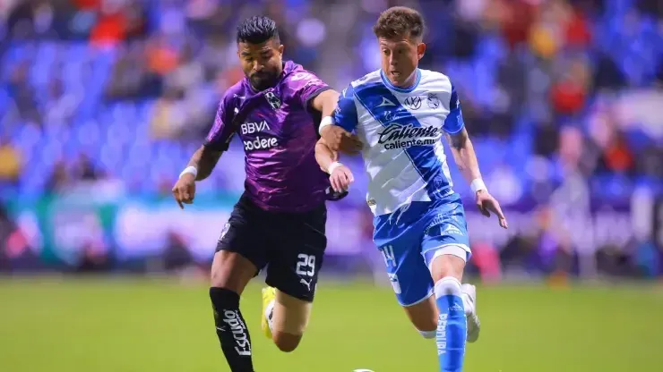 Pablo Parra con la camiseta del Puebla en México. Foto: Puebla.