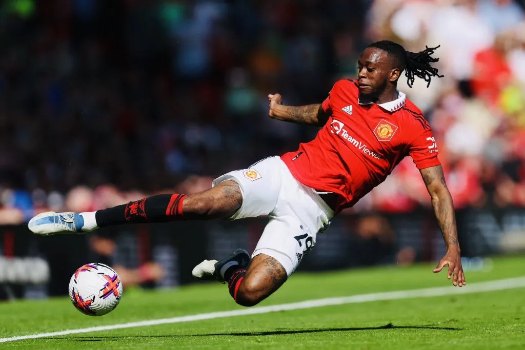 Wan Bissaka fue una de las figuras del duelo del United ante Wolverhampton, peleando cada pelota en la retaguardia roja | Twitter: Manchester United.