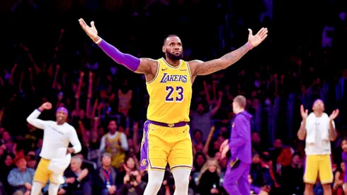 Los Lakers se metieron en la final de conferencia.