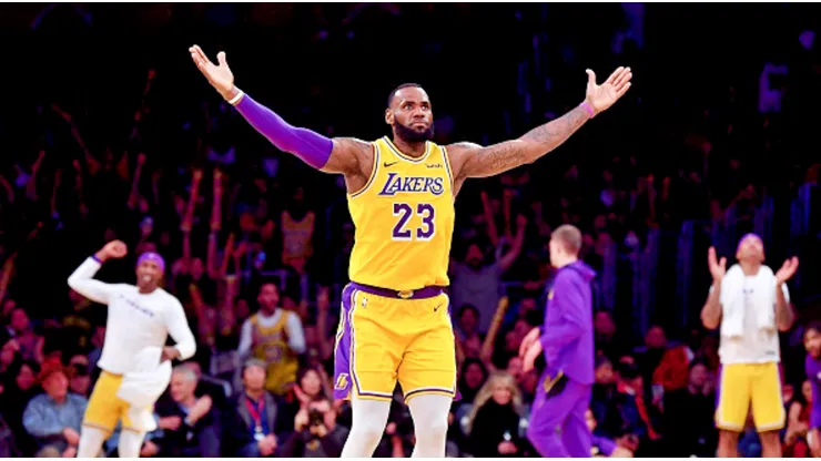 Los Lakers se metieron en la final de conferencia.