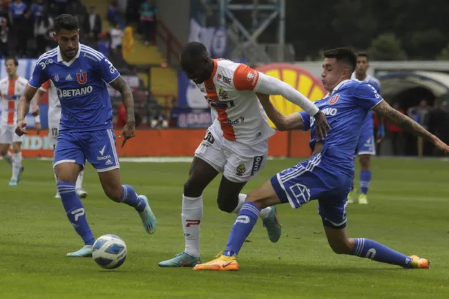 El delantero panameño le convirtió tres goles a Universidad de Chile la última vez que se enfrentaron. Foto: Photosport.