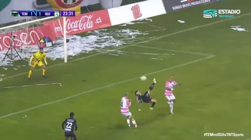 Álvaro Ramos se mandó una chilena espectacular en el Estadio Germán Becker de Temuco.