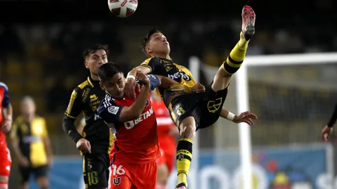 La U cayó con Coquimbo Unido y se aleja de la cima.