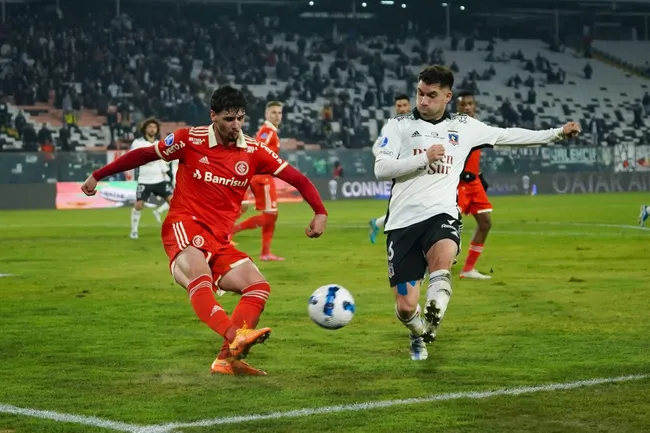 Pese a ganar por 2-0 en la ida, el Cacique se despidió de la Copa Sudamericana del 2022 al caer por 4-1 en la vuelta ante Inter de Porto Alegre. | Foto: Guillermo Salazar.