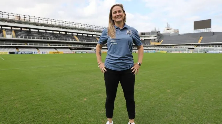 Histórica entrenadora brasileña llega a Colo Colo Femenino