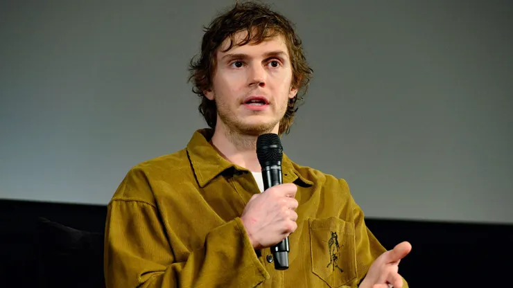 Evan Peters.