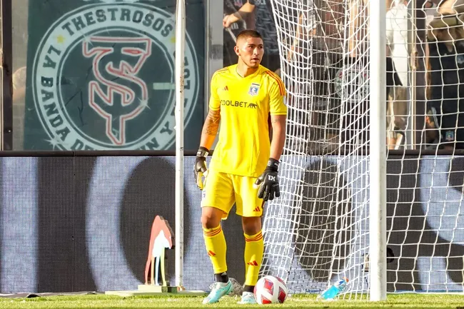 Brayan Cortés jugó quince partidos en el arco de Colo Colo durante la primera mitad del 2023. | Foto: Guillermo Salazar.