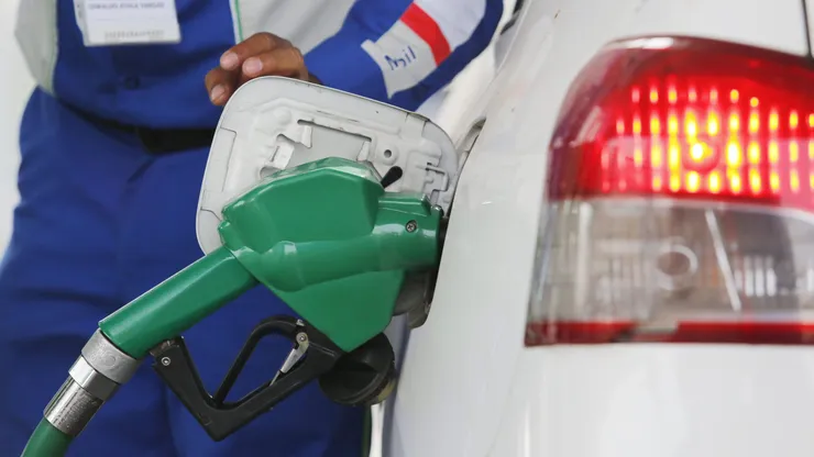 ¿Baja o sube la bencina? Revisa el precio del combustible para hoy.