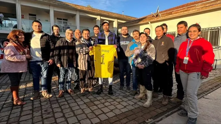 El legendario capitán de la Roja visitó la comuna de Placilla en medio de sus vacaciones.