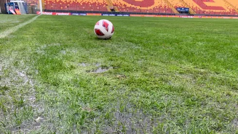 Así estaba el fin de semana el estadio con las lluvias.