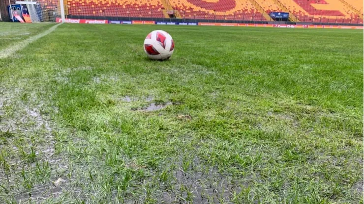 Así estaba el fin de semana el estadio con las lluvias.