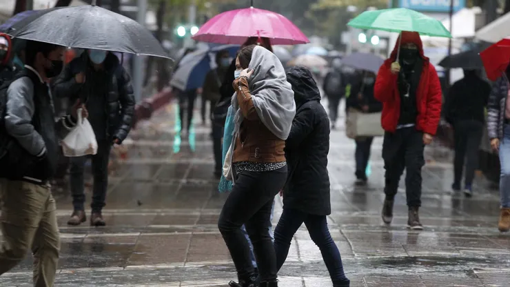¿Volverá a llover en Santiago? Mira el pronóstico del tiempo