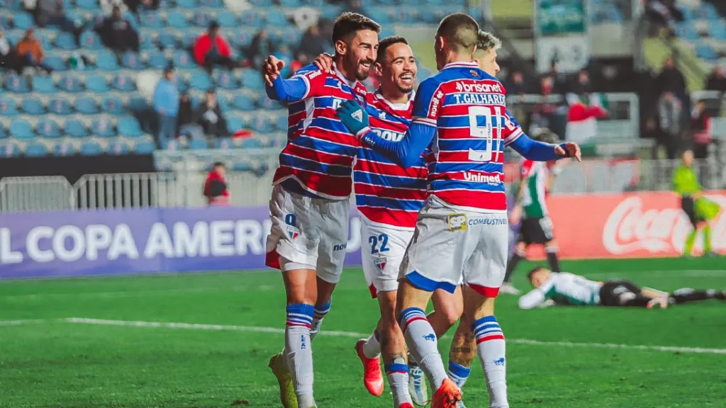 Juan Martín Lucero volvió a Chile y demoró un minuto en anotar en el triunfo de Fortaleza. Gustavo Quinteros dejó claro que en Colo Colo lo extrañan. Foto: Comunicaciones Fortaleza.