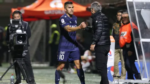 Ariel Holan está obligado a hacer un cambio en la UC por Fernando Zampedri. Pero también espera hasta última hora a César Pinares.