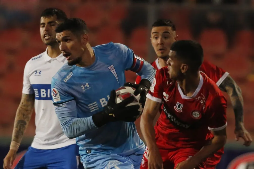 Matías Dituro en acción por la UC en el Campeonato Nacional 2023. (Juan Eduardo López/Photosport).