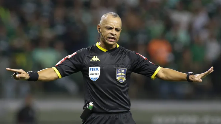 Colo Colo volverá a ser arbitrado por brasileños