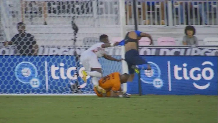 El grosero penal que se vivió en la Copa Oro