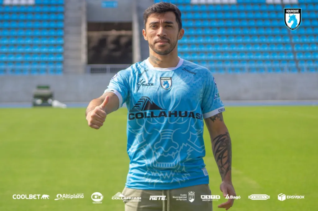 Edson Puch en su presentación como jugador de Deportes Iquique. (Twitter: @ClubDIquique).