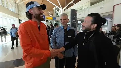 En medio de su tour por Chile, Ben Brereton se topó con Felipe Avello y las risas no faltaron en el aeropuerto de Calama.