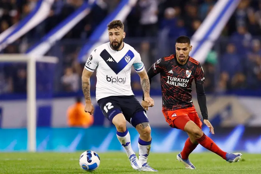 Pratto se fue de Vélez por conflictos al interior del club, dejando libre sus goles que justamente necesita Colo Colo. | Foto: Archivo.