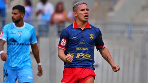 Nahuel Donadell anotó un golazo para el 3-0 transitorio de Arica.