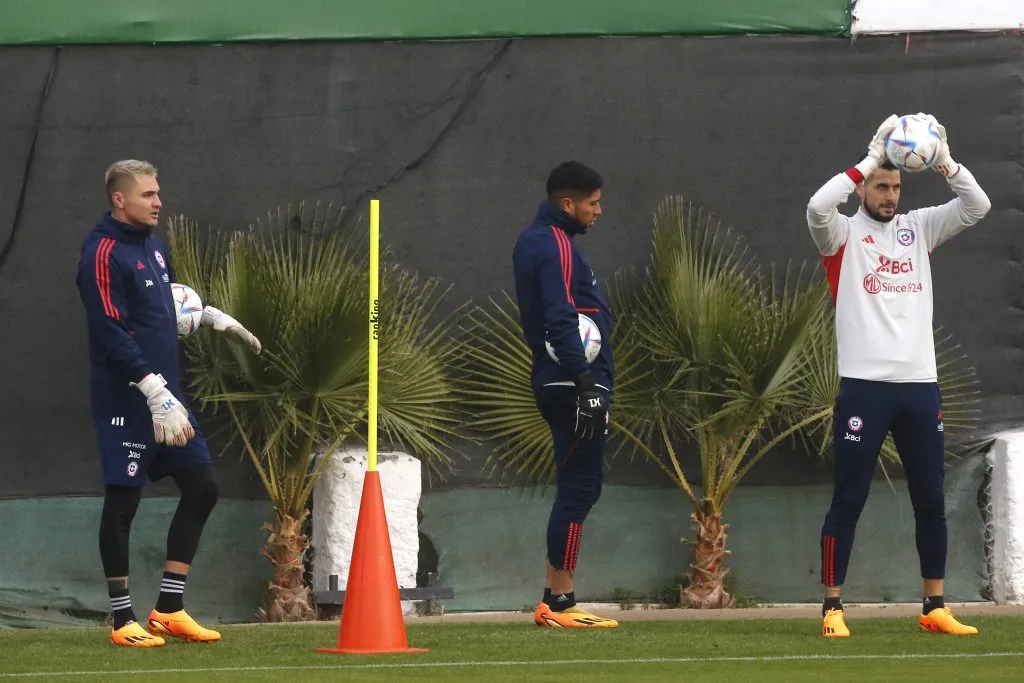 Cristóbal Campos, Brayan Cortés y Gabriel Arias vieron acción en la Roja ante la ausencia de Claudio Bravo. | Foto: Photosport.