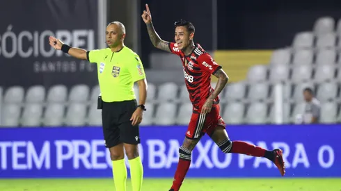 Erick Pulgar fue la figura del triunfo de Flamengo.
