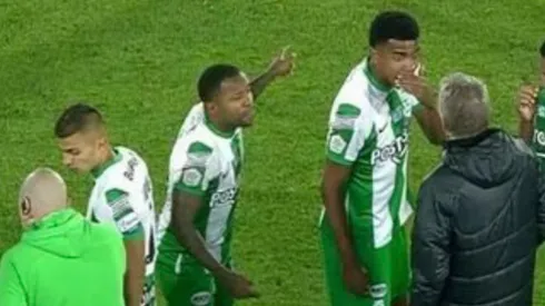 El DT de Atlético Nacional de Medellín tenía en mente un par de cambios, pero por orden de un par de jugadores se hicieron otros.