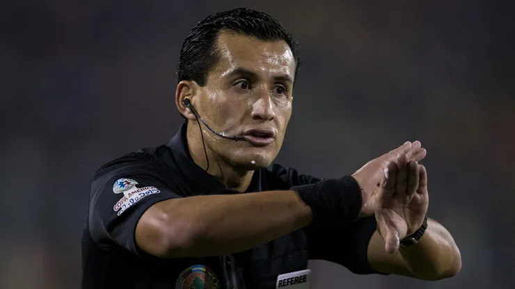 Enrique Osses explicó la gran crisis que vive el arbitraje en el fútbol chileno.