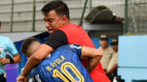 César Farías fue cesado y duramente sancionado tras agredir a Braian Oyola y otro jugador del Delfín de Ecuador.