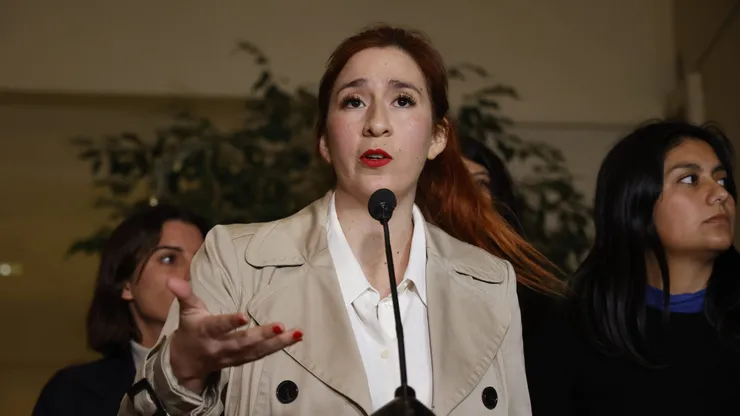 Revolución Democrática pide congelar militancia de Catalina Pérez