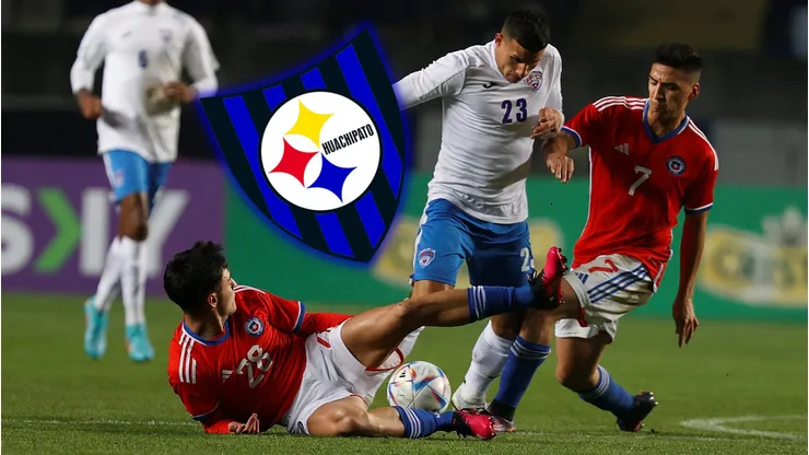 Javier Altamirano y Marcelino Núñez intentan recuperar una pelota para la Roja ante Cuba.