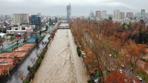 Alerta Roja por inminente desborde del Río Mapocho.