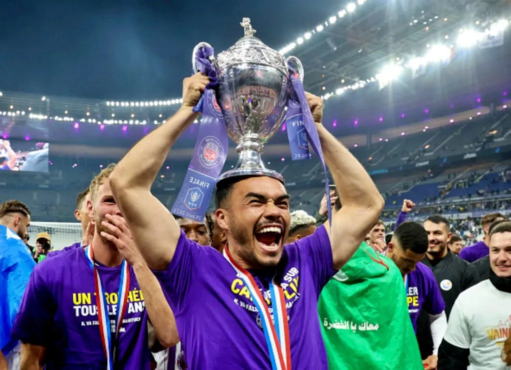 Gabriel Suazo ganó en Francia su primera copa en el viejo continente. | Foto: Getty Images.