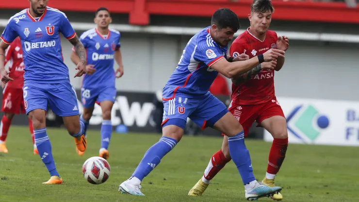 Luis Casanova tiene complicada su renovación en Universidad de Chile.