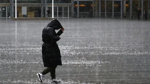 Las fuertes lluvias que han azotado a la Capital ya ha provocado las primeras suspensiones de clases.