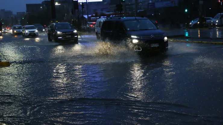 Se aproxima sistema frontal a Santiago
