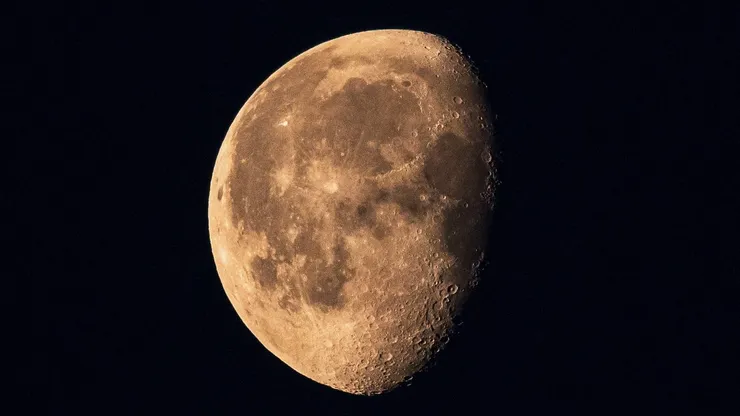 Luna.