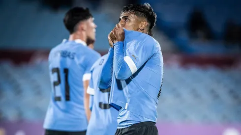 Uruguay ganó de la mano de sus jóvenes figuras y le mete miedo a Chile para el debut en eliminatorias.